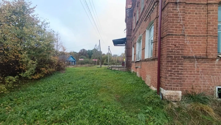 Помещение 1-го этажа, общей площадью 67,5 кв.м: Ярославская область, р-н Борисоглебский, с. Высоково (Высоковская с/а), ул. Центральная, д. 18